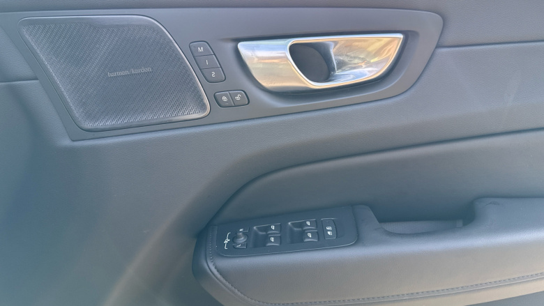 Volvo XC60 2.0 B4D Plus Dark 5dr AWD Geartronic Diesel Estate